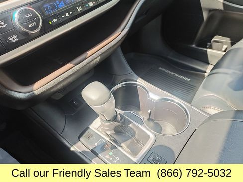 Used 2017 Toyota Highlander XLE AWD/4WD image 26