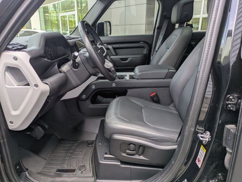 Used 2025 Land Rover Defender 110 X-Dynamic SE image 15