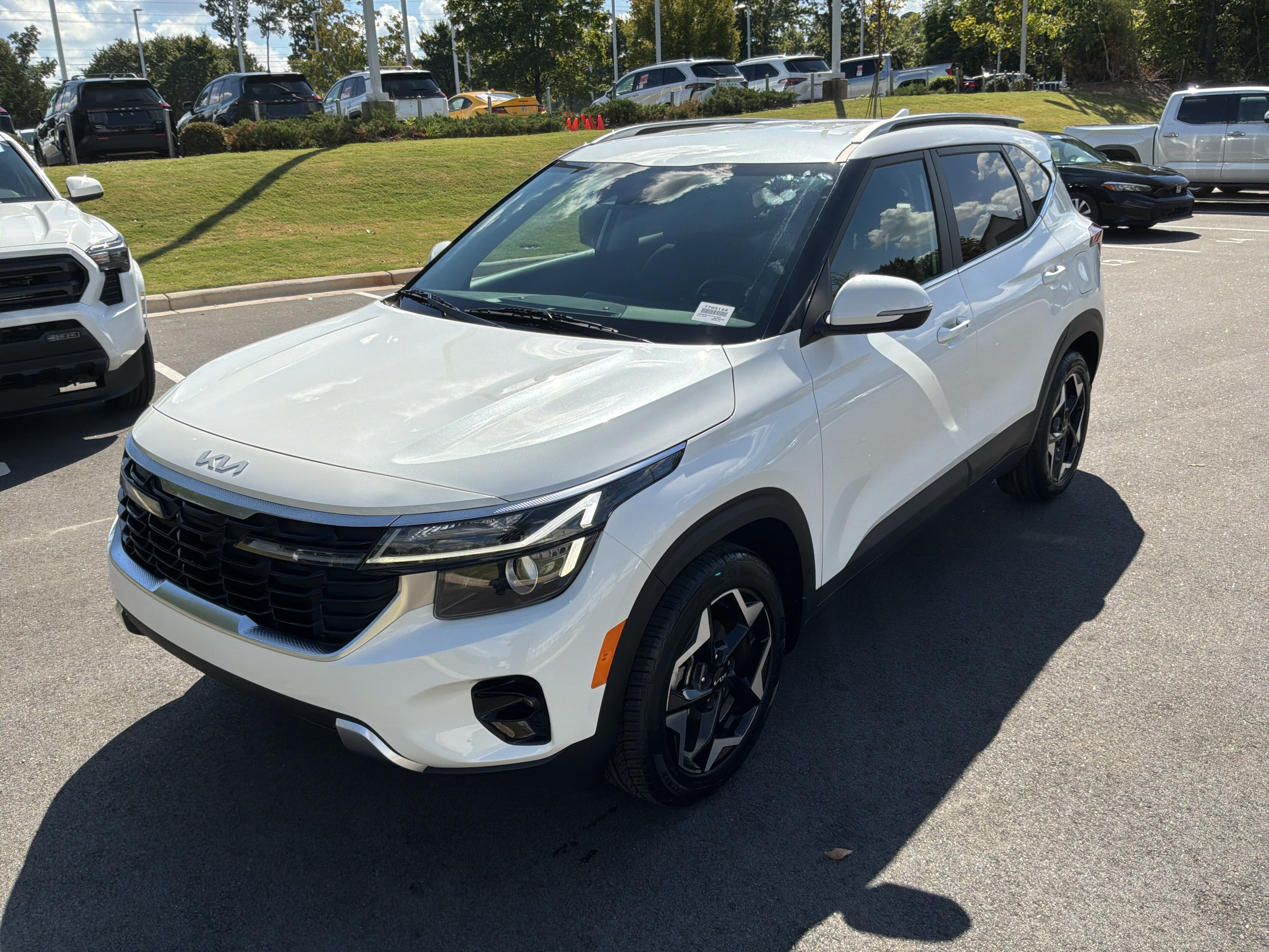 Used 2024 Kia Seltos EX FWD image 5
