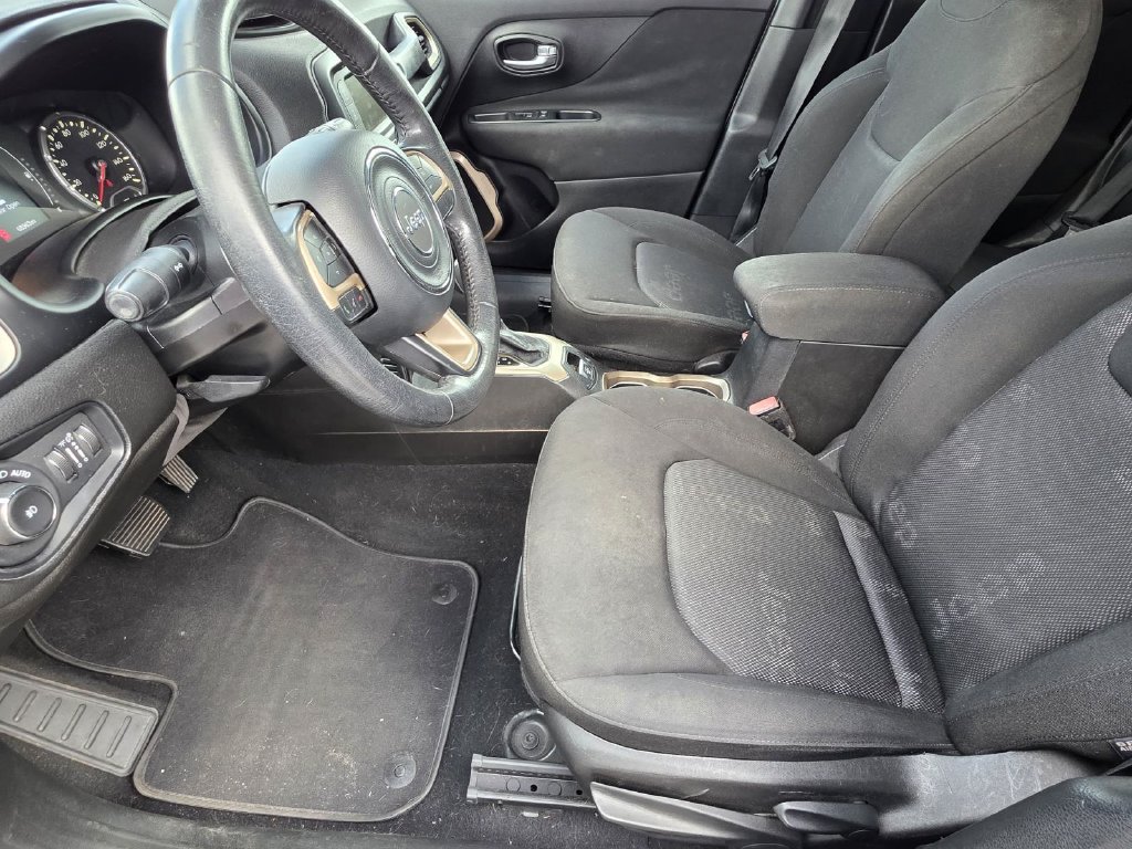 Used 2017 Jeep Renegade Latitude FWD image 6