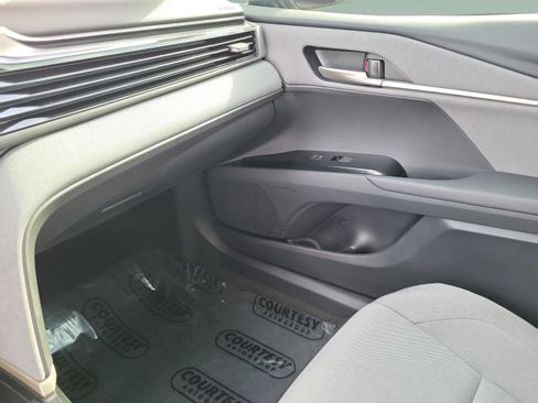 Used 2025 Toyota Camry LE FWD image 21