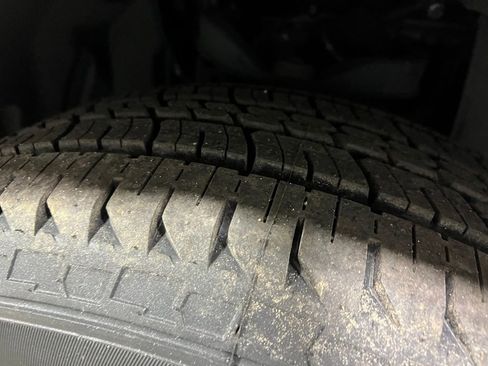 Used 2023 Nissan Armada SL image 40