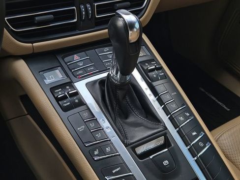 Used 2021 Porsche Macan AWD/4WD image 21
