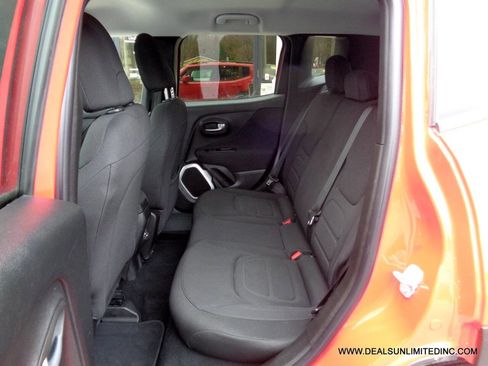 Used 2018 Jeep Renegade Latitude image 16