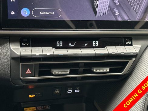 Used 2025 Toyota Camry SE w/ Multimedia Upgrade Package image 21