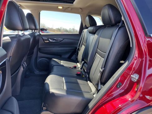 Used 2019 Nissan Rogue SL w/ Premium Package image 8