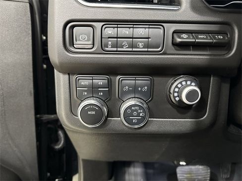 Used 2024 GMC Yukon AT4 w/ Technology Package image 36