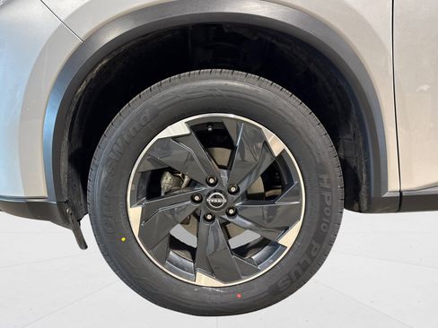 Used 2025 Nissan Rogue SV image 46