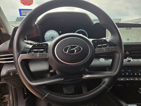 Used 2023 Hyundai Elantra SEL w/ Convenience Package FWD image 11