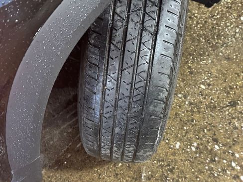 Used 2023 GMC Acadia SLT w/ Preferred Package image 24