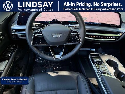 Used 2025 Cadillac Lyriq Luxury AWD/4WD image 5