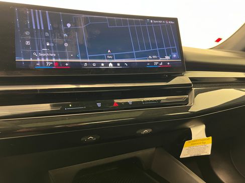 Certified 2025 BMW 530i image 27