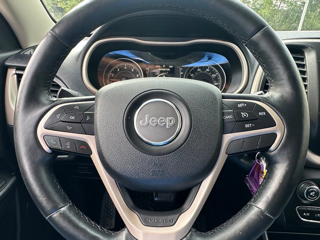Used 2014 Jeep Cherokee Latitude w/ Cold Weather Group AWD/4WD image 28