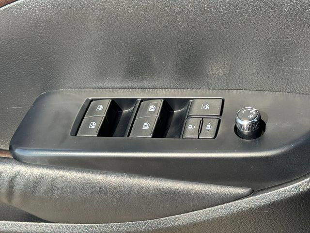 Used 2015 Toyota Highlander XLE AWD/4WD image 32