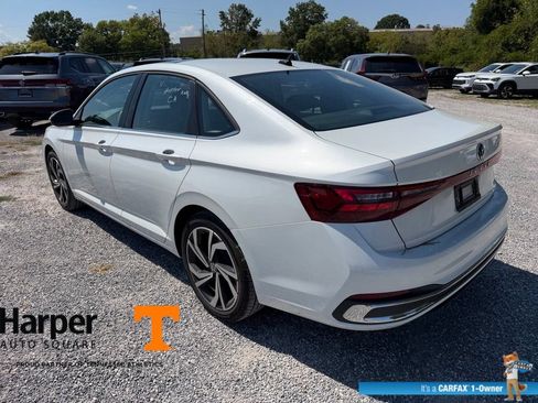 Used 2025 Volkswagen Jetta SEL FWD image 3