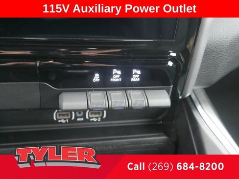 Used 2025 RAM 1500 Big Horn AWD/4WD image 32