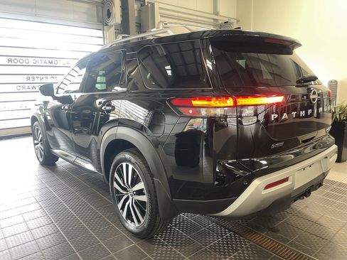 Used 2025 Nissan Pathfinder Platinum image 22