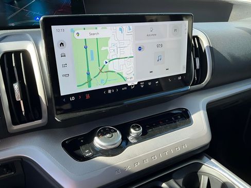 New 2025 Ford Expedition Active image 31