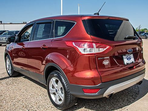 Used 2016 Ford Escape SE w/ SE Cold Weather Package AWD/4WD image 3