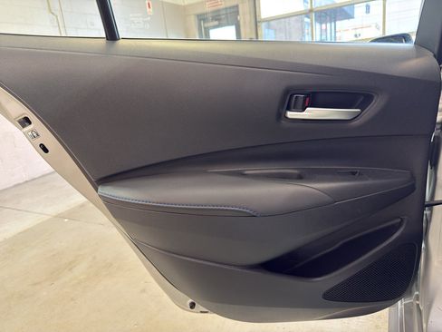 Used 2020 Toyota Corolla SE w/ SE Premium Package image 28