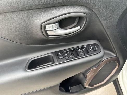 Used 2023 Jeep Renegade Latitude image 11