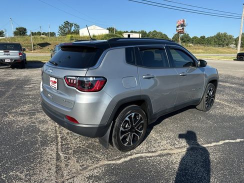Used 2022 Jeep Compass Limited AWD/4WD image 3