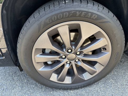 Used 2019 Jeep Cherokee High Altitude AWD/4WD image 21