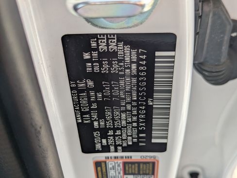 Certified 2025 Kia Sorento LX image 34