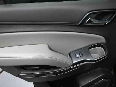 Used 2020 Chevrolet Tahoe LT w/ Luxury Package AWD/4WD image 19