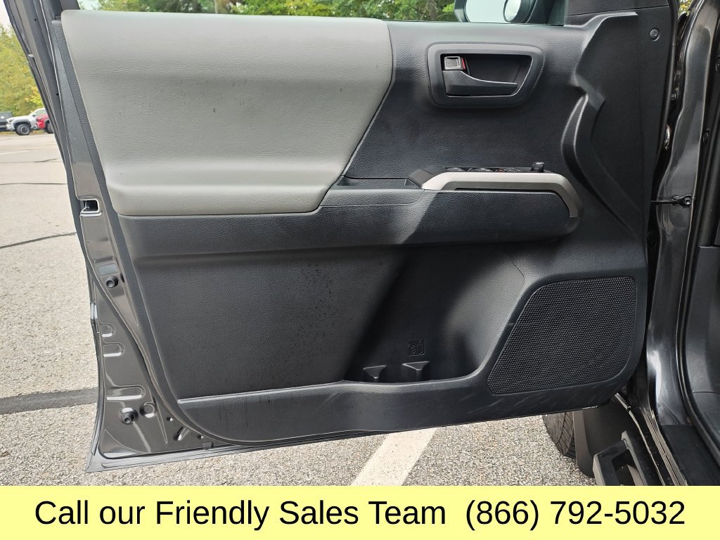 Used 2019 Toyota Tacoma SR5 AWD/4WD image 13