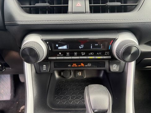 Used 2025 Toyota RAV4 LE AWD/4WD image 12