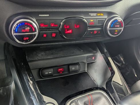 Used 2021 Kia Soul Turbo FWD image 19