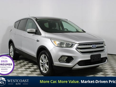 Used 2017 Ford Escape SE FWD image 1