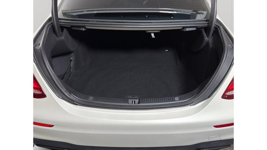 Used 2018 Mercedes-Benz E 300 image 28
