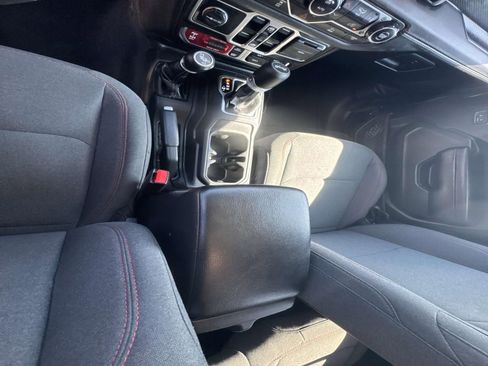 Used 2024 Jeep Wrangler Unlimited Rubicon AWD/4WD image 24