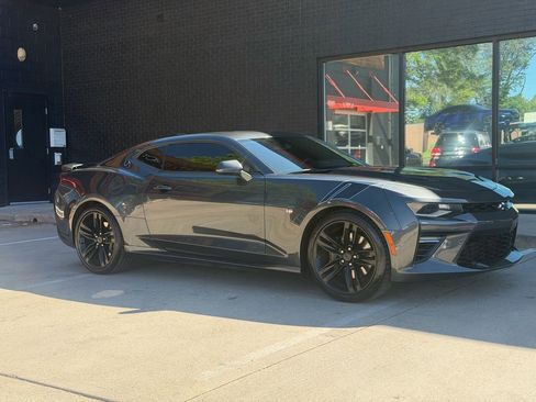 Used 2018 Chevrolet Camaro SS w/ LPO, Ground Effects Package RWD image 10