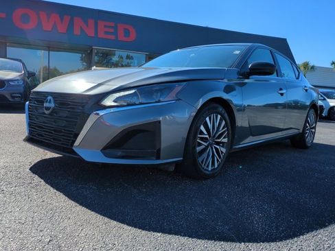 Used 2025 Nissan Altima 2.5 SV image 8