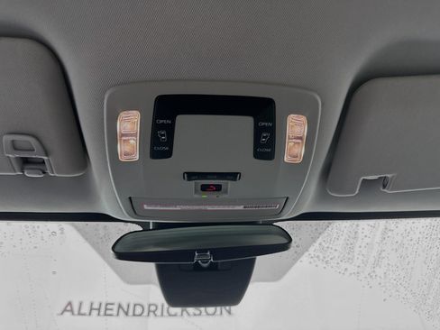 Used 2024 Toyota Sienna LE image 18