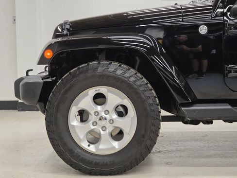 Used 2015 Jeep Wrangler Unlimited Sahara w/ Connectivity Group AWD/4WD image 44