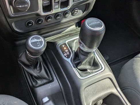 Used 2023 Jeep Gladiator Willys image 23