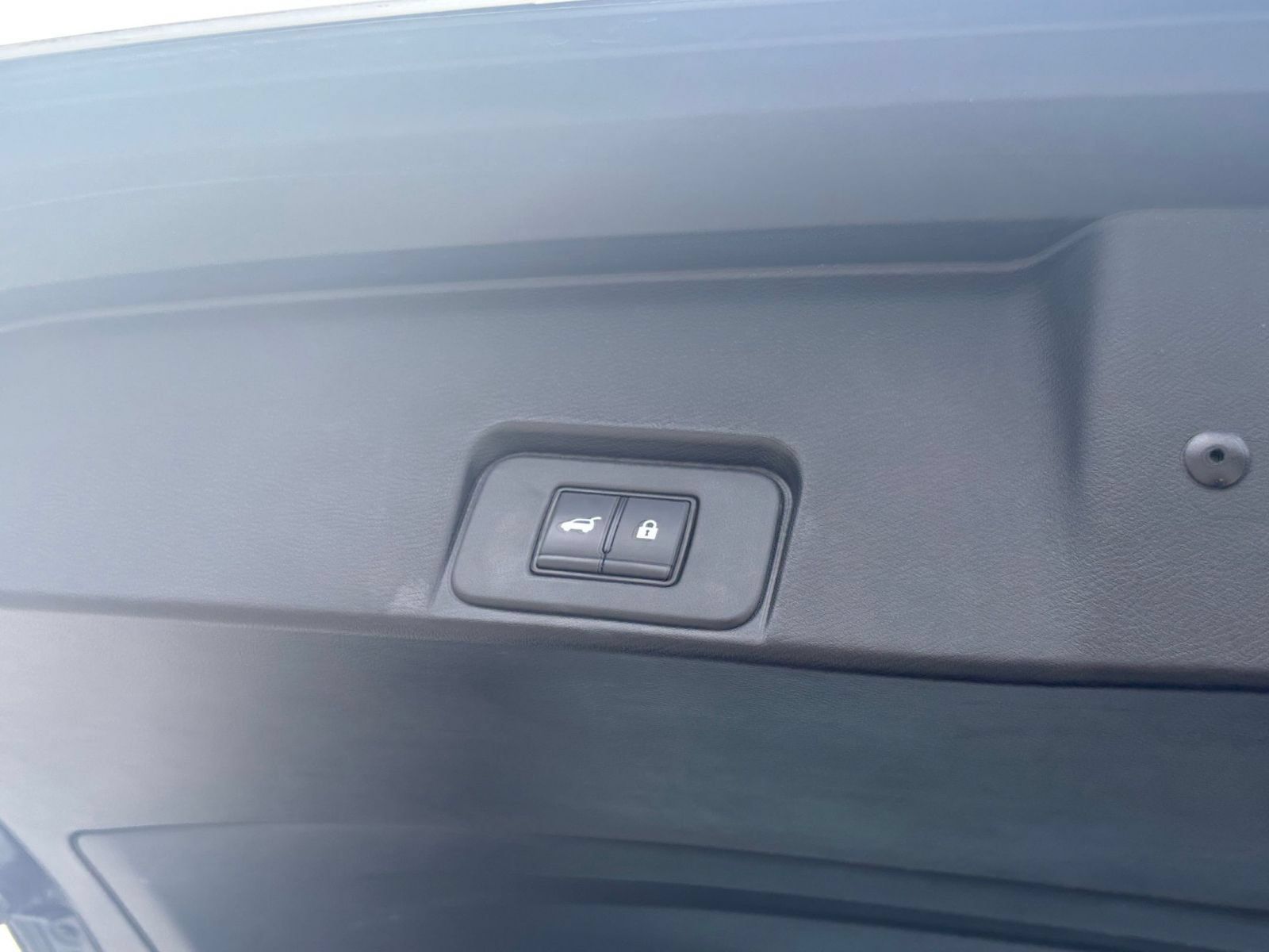 Used 2025 Nissan Rogue SV FWD image 20