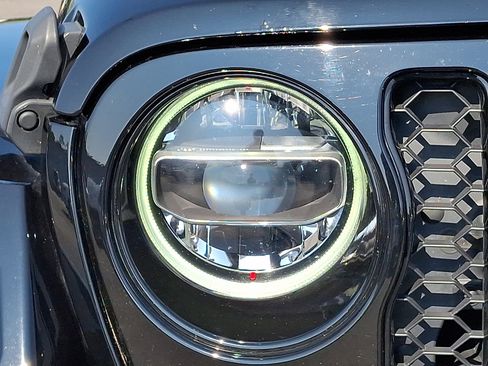 Certified 2021 Jeep Gladiator Overland image 9