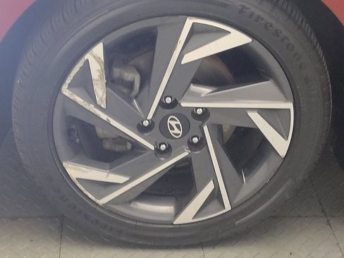 Used 2025 Hyundai Elantra SEL FWD image 31