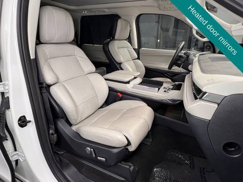 Used 2025 Lincoln Navigator L Reserve AWD/4WD image 7