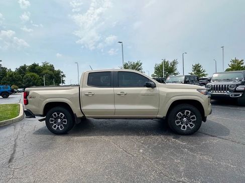 Used 2024 Chevrolet Colorado Z71 w/ Z71 Convenience Package 2 AWD/4WD image 17