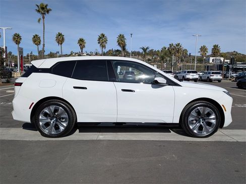New 2026 BMW iX xDrive60 image 3