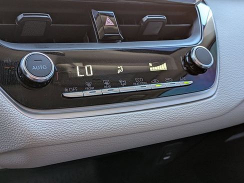 Used 2025 Toyota Corolla LE FWD image 7