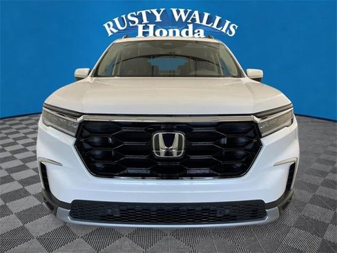 New 2025 Honda Pilot Touring image 8