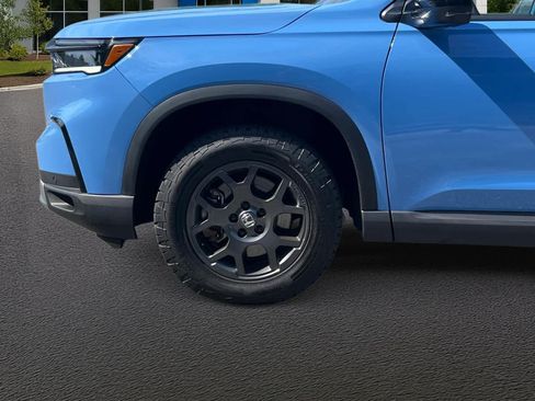 Used 2025 Honda Pilot TrailSport image 10