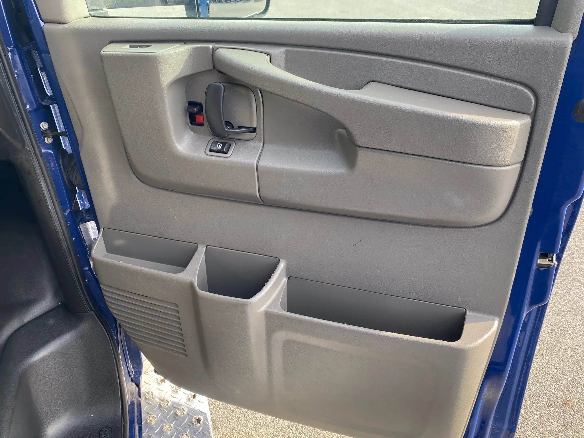 Used 2013 Chevrolet Express 3500 w/ Ambulance Package RWD image 22